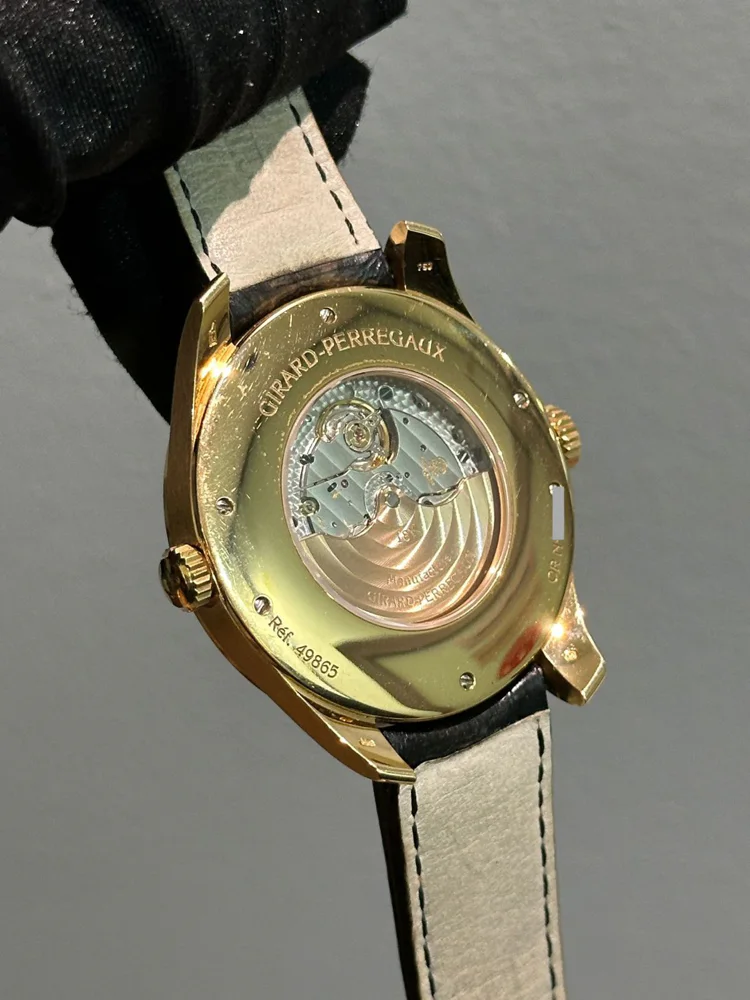 Girard Perregaux WW.TC TRAVELLER SMALL SECOND 49865